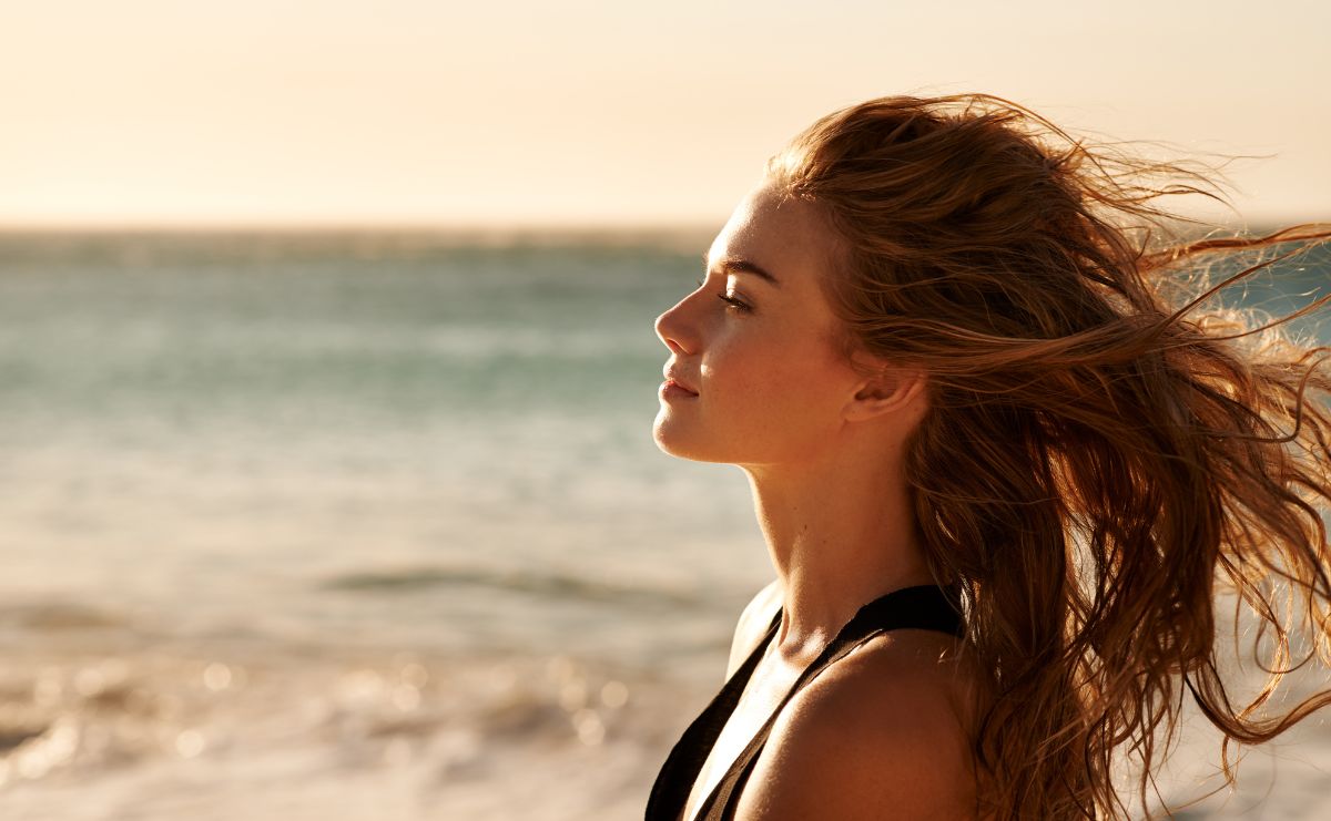 Capelli danneggiati d’estate: i rimedi naturali